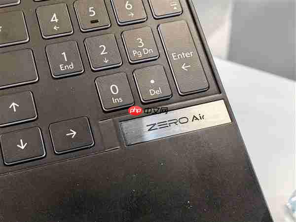 雷神ZERO Air轻薄游戏本实机首秀:仅1.58kg 160W双满血性能释放