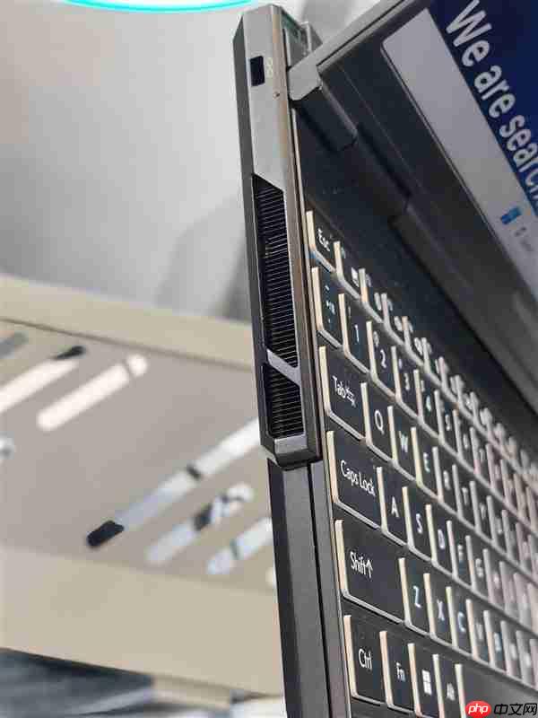 雷神ZERO Air轻薄游戏本实机首秀:仅1.58kg 160W双满血性能释放