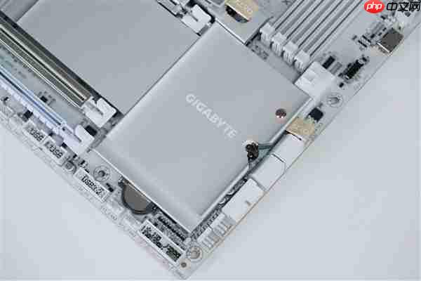 实木+皮革都用上了!技嘉木雕X870E AERO X3D WOOD主板图赏