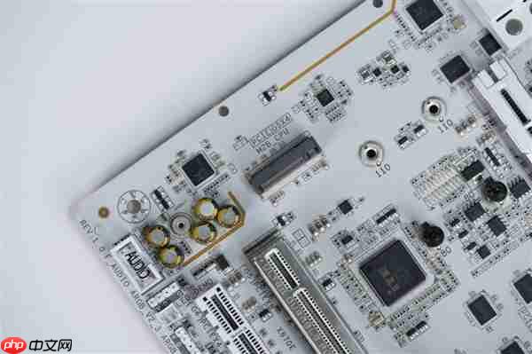 实木+皮革都用上了!技嘉木雕X870E AERO X3D WOOD主板图赏