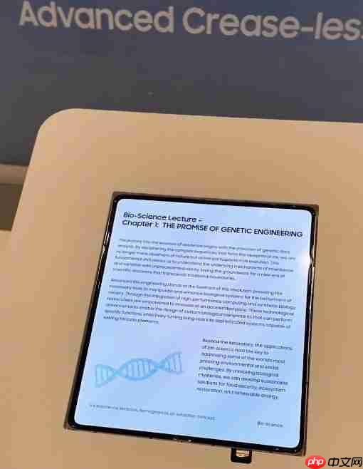 果粉久等了!摺叠iPhone黑科技现身CES 摺叠面板技术首曝「零摺痕」视觉