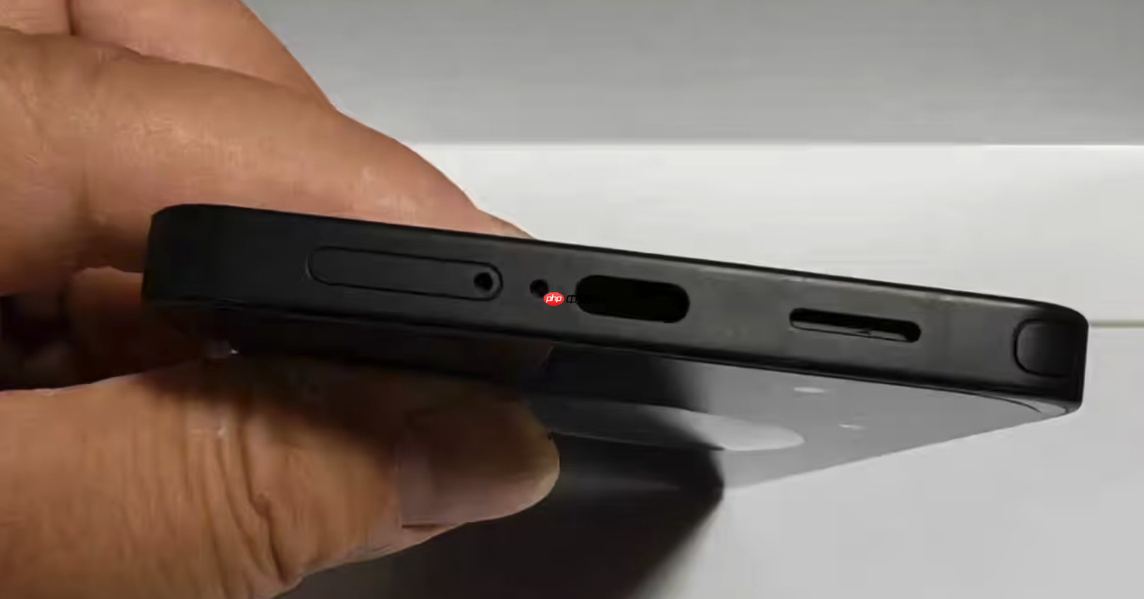 三星Galaxy S26 Ultra机模曝光:摒弃方正机身设计