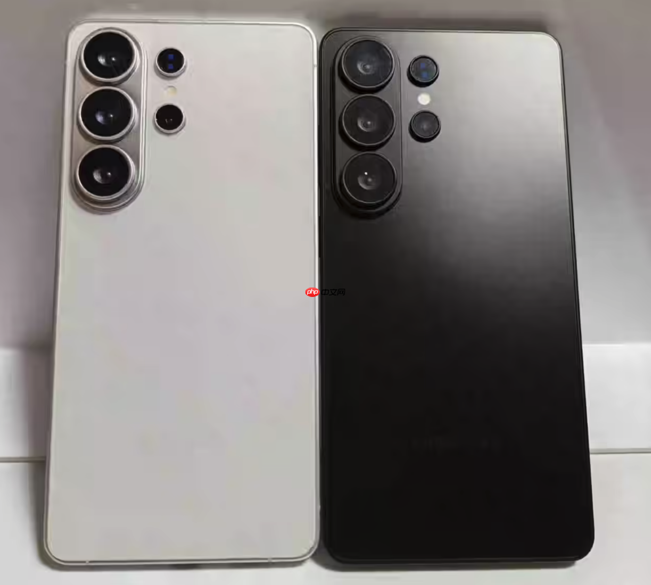 三星Galaxy S26 Ultra机模曝光:摒弃方正机身设计