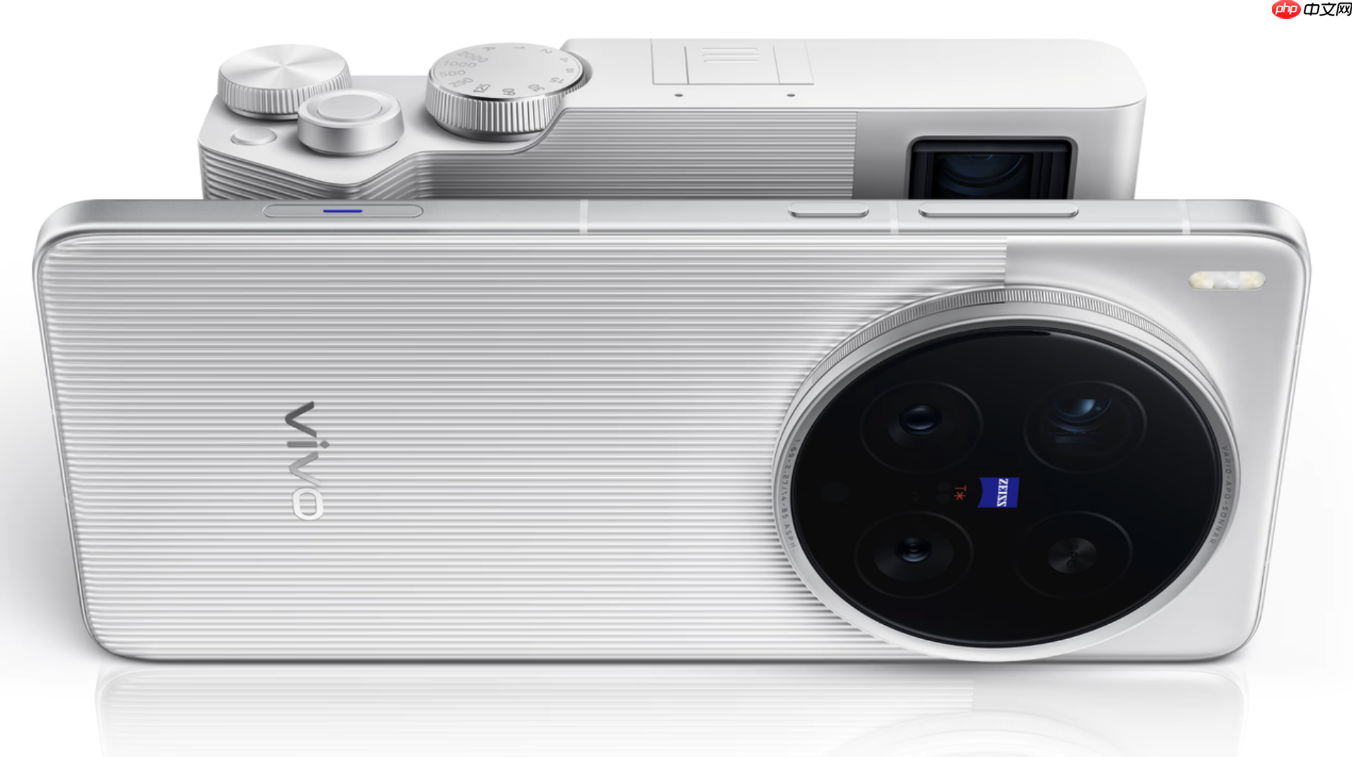 明年3月发布!vivo X300 Ultra搭载2亿像素+35mm主摄