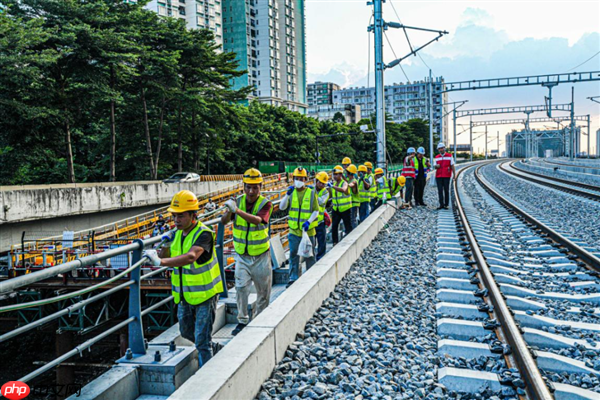 国内首例四家运营商共建！广湛高铁干线光缆项目全程通光