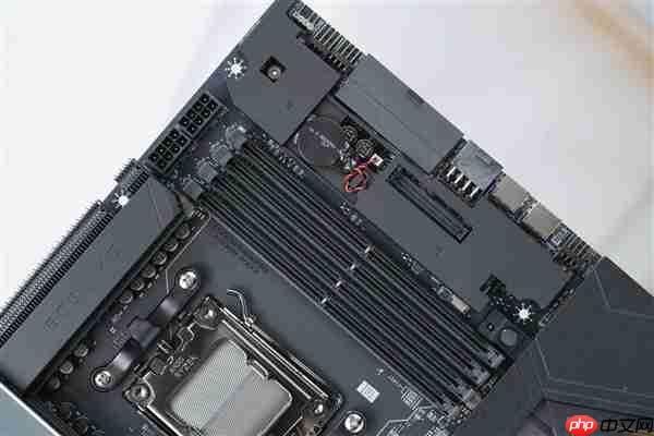 限量1000块!微星MEG X870E GODLIKE X EDITION主板图赏