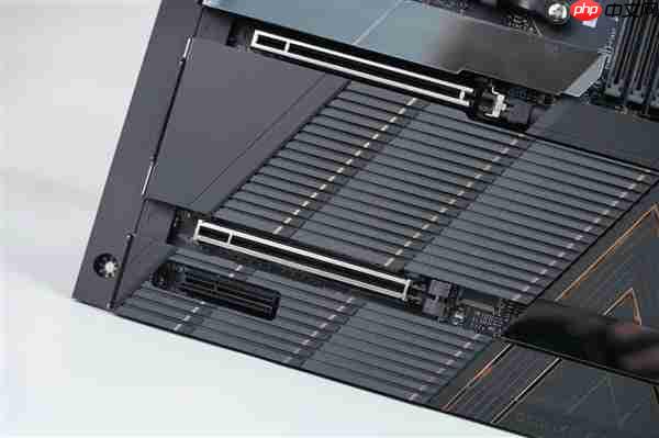 限量1000块!微星MEG X870E GODLIKE X EDITION主板图赏