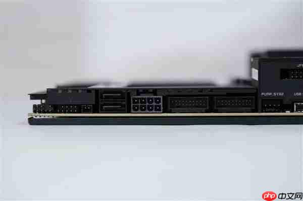 限量1000块!微星MEG X870E GODLIKE X EDITION主板图赏