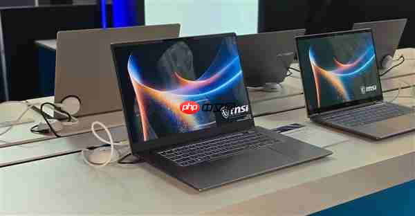 微星展示全球首批Panther Lake笔记本:记者上手连连惊呼