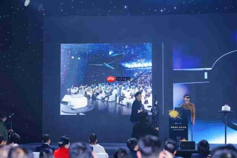 突破:中国首颗全功能空间计算MR心片亮相,万有引力让虚实无缝交融