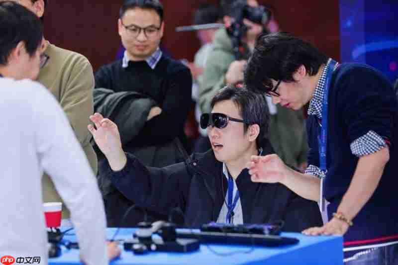 突破:中国首颗全功能空间计算MR心片亮相,万有引力让虚实无缝交融