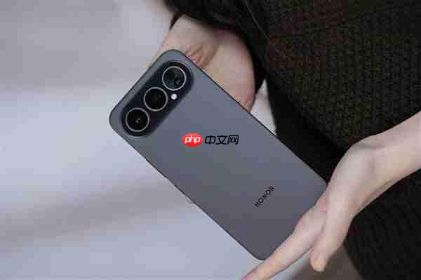 全新横向跑道式设计！荣耀500系列图赏