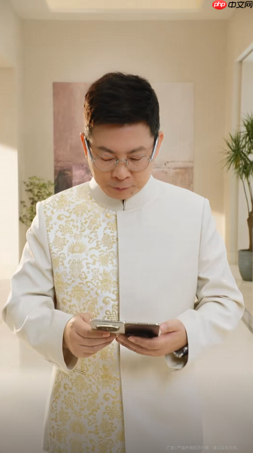 鸿蒙最强折叠屏!余承东首次展示华为Mate X7真机 邀请网友用四个字形容