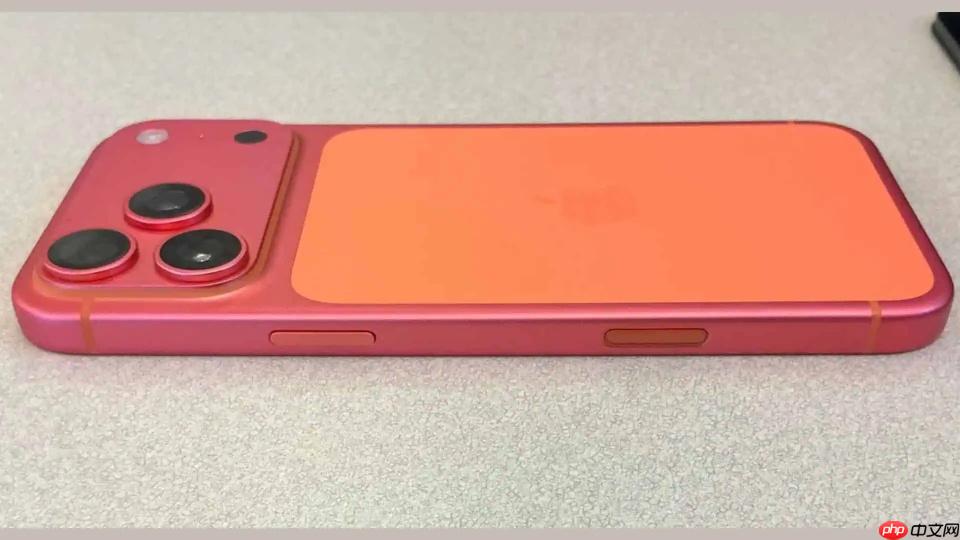 网友曝iPhone17 Pro被湿巾擦掉色，被批漆面过于“脆弱” - php中文网