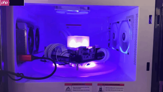 微波炉爆改高配游戏PC!门是显示屏、主板放在转盘