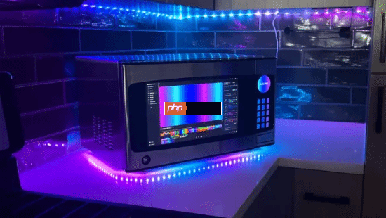 微波炉爆改高配游戏pc!门是显示屏、主板放在转盘