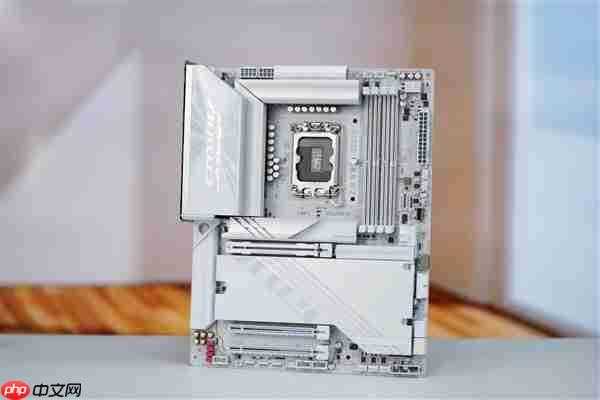 雪景房主机必看!技嘉电竞冰雕Z890 AORUS PRO ICE主板图赏