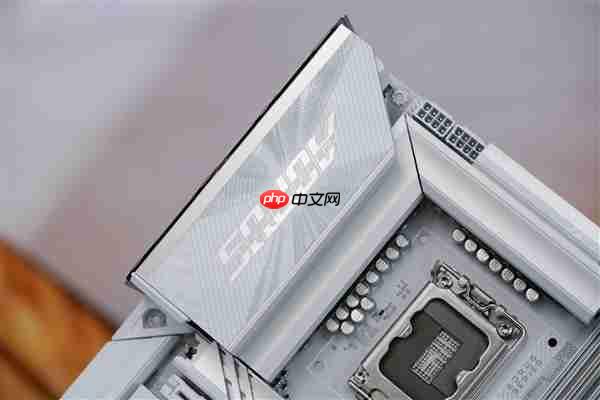 雪景房主机必看!技嘉电竞冰雕Z890 AORUS PRO ICE主板图赏