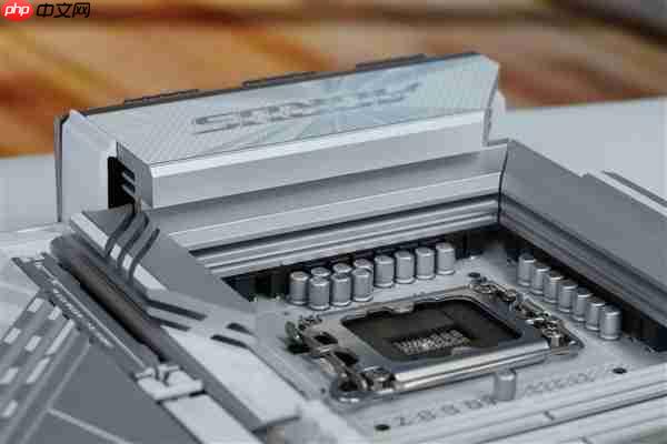 雪景房主机必看!技嘉电竞冰雕Z890 AORUS PRO ICE主板图赏