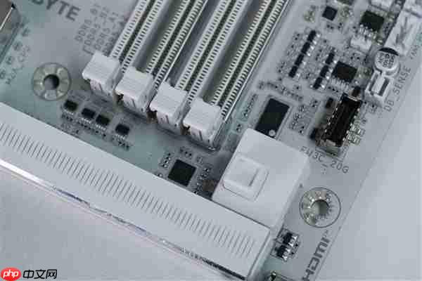 雪景房主机必看!技嘉电竞冰雕Z890 AORUS PRO ICE主板图赏