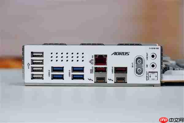 雪景房主机必看!技嘉电竞冰雕Z890 AORUS PRO ICE主板图赏