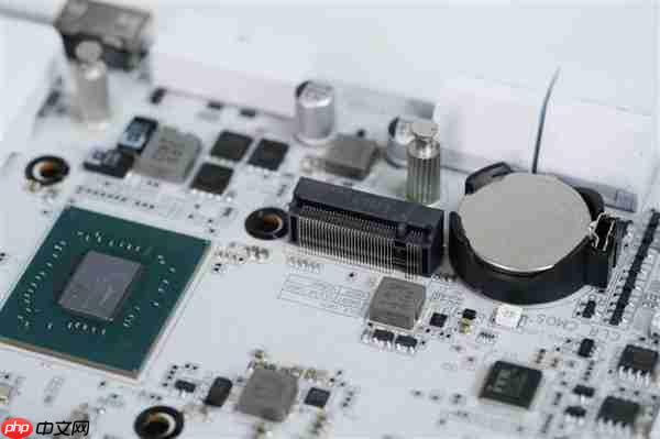 雪景房主机必看!技嘉电竞冰雕Z890 AORUS PRO ICE主板图赏