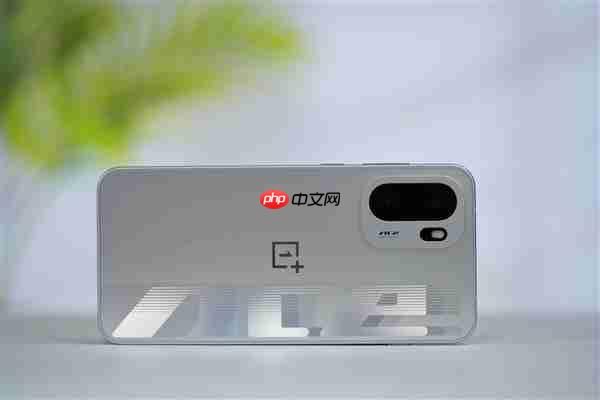 同档唯一165Hz超高刷直屏!一加Ace 6图赏