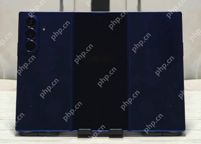 三星首款三折叠手机曝光:Galaxy Z TriFold 厚度或达15mm - php中文网