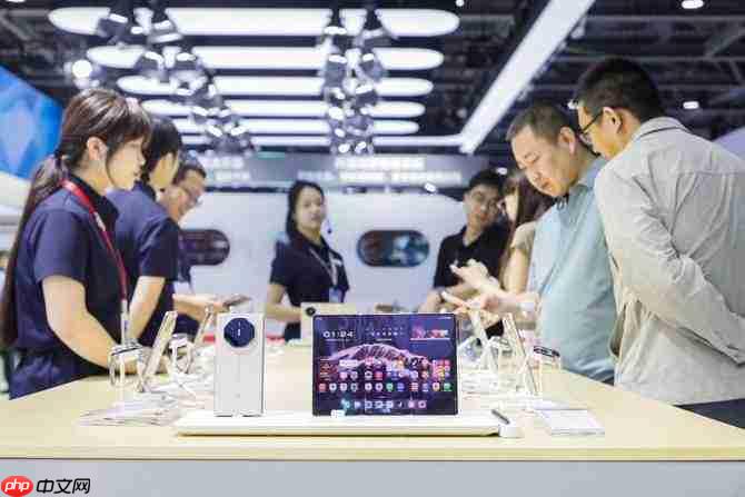 华为携多款明星产品闪耀2025中国移动大会:以技术创新定义智慧生活新范式