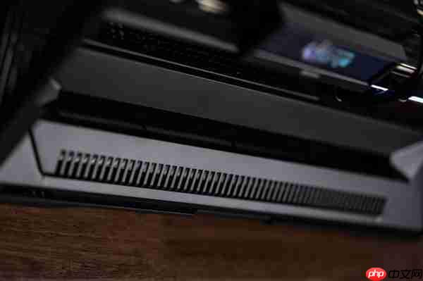 大幅瀑布曲面玻璃打破局限!七彩虹iGame C25A Vortex涡流机箱上市:699元