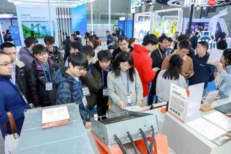 国产全功能GPU发力！摩尔线程亮相CNCC2025展示智算基础设施新成果