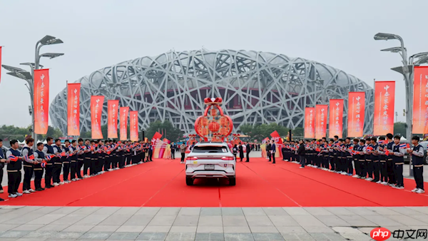 庆祝中泰建交50周年 比亚迪宋PLUS DM-i车队行驶5000公里抵达鸟巢