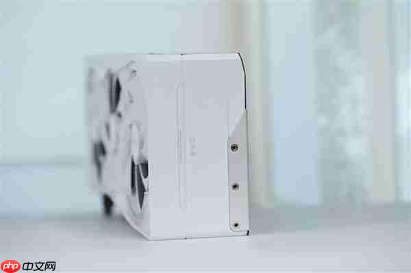 精美纯白设计!技嘉AUROS RTX 5080 MASTER ICE显卡图赏