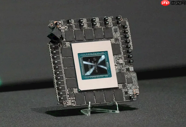 有人做了个RTX 5090公版PCB杯垫!还原度100%