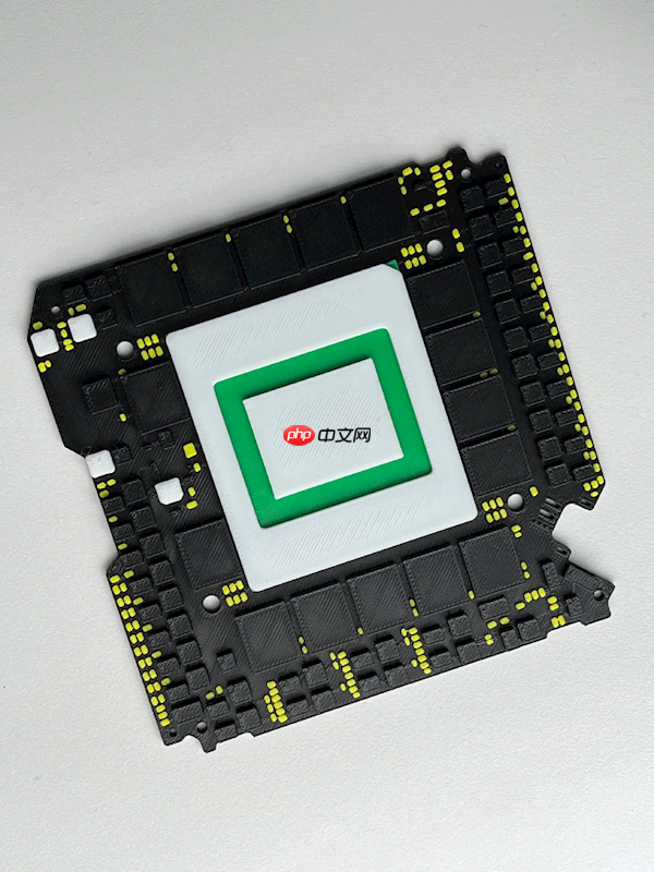 有人做了个RTX 5090公版PCB杯垫!还原度100%