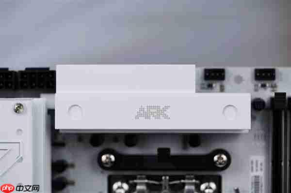 白色高颜值主板！七彩虹CVN B850 ARK FROZEN v14方舟图赏