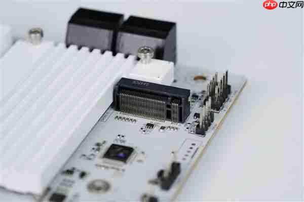 白色高颜值主板！七彩虹CVN B850 ARK FROZEN v14方舟图赏