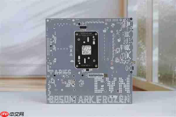 白色高颜值主板！七彩虹CVN B850 ARK FROZEN v14方舟图赏