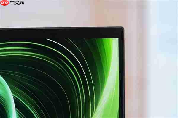 RTX 5090性能怪兽！雷蛇灵刃18 2025游戏本图赏