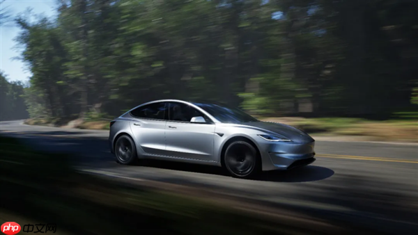 HW3老车主终于等来盼头！特斯拉：明年二季度推轻量版FSD V14