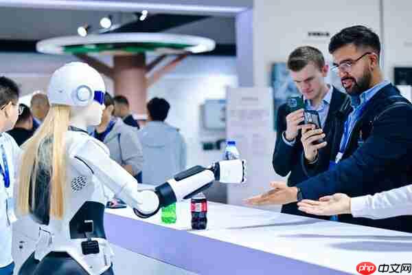 从讲PPT到全流程接待,墨甲机器人2025奇瑞全球创新大会