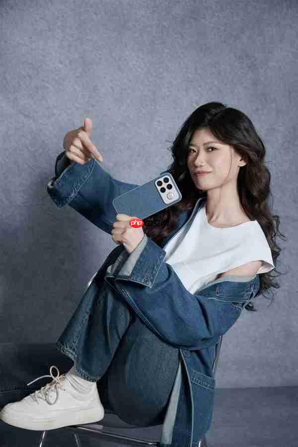 产品经理亲自当模特 REDMI K90 Pro Max丹宁色实拍 网友：又美又飒