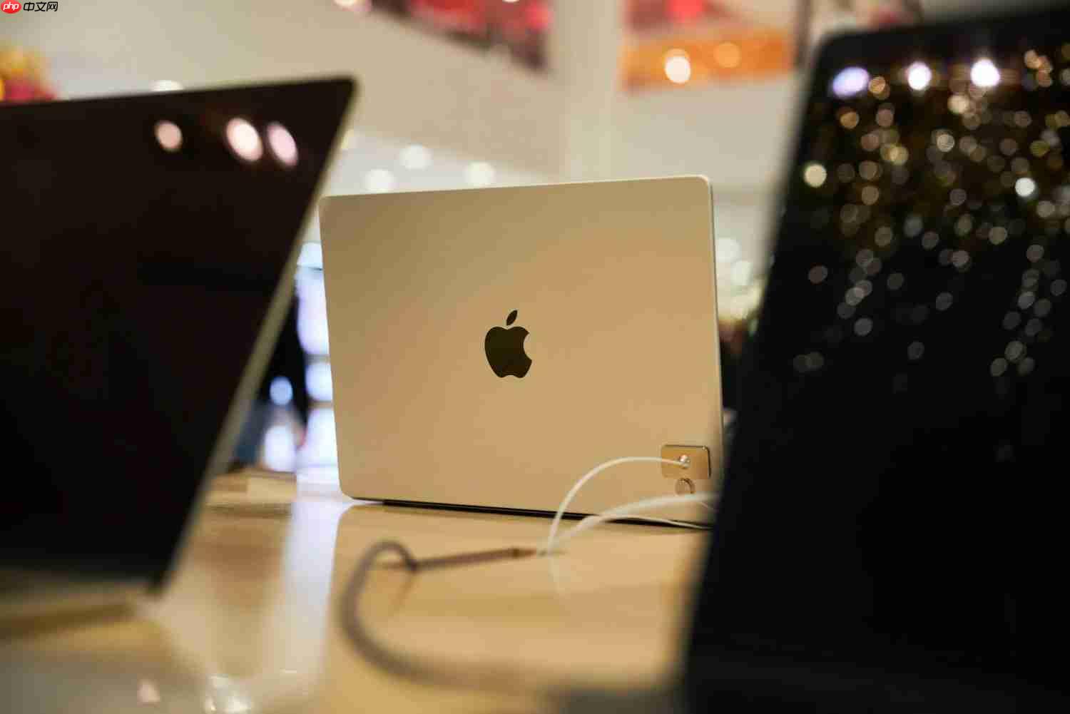 苹果即将推出首款触摸屏MacBook