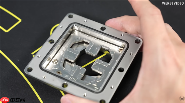 大神玩家动手:9800X3D用上超算的喷雾冷却!可惜不是太完美