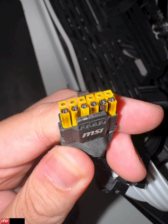 16针供电接口真没法要了！48小时烧了四块RTX 5090