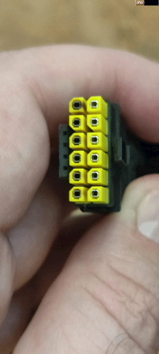 16针供电接口真没法要了！48小时烧了四块RTX 5090