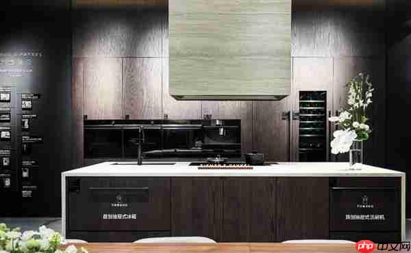 斐雪派克入驻深圳 携手安德马丁共话奢适生活