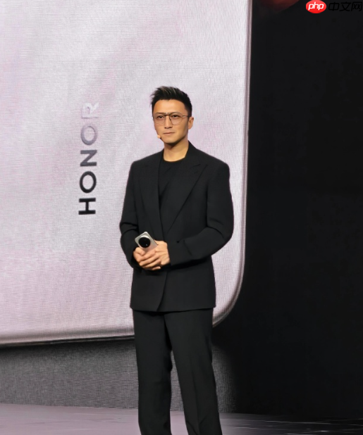 谢霆锋亮相荣耀发布会！CEO李健深情透露背后合作原因