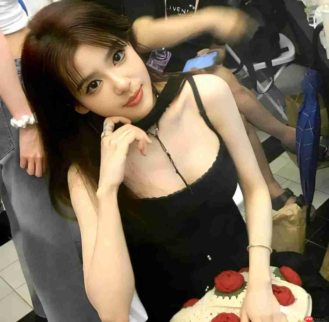 S15赛事解说Rita新中式造型出圈 网友直呼塔子姐好美