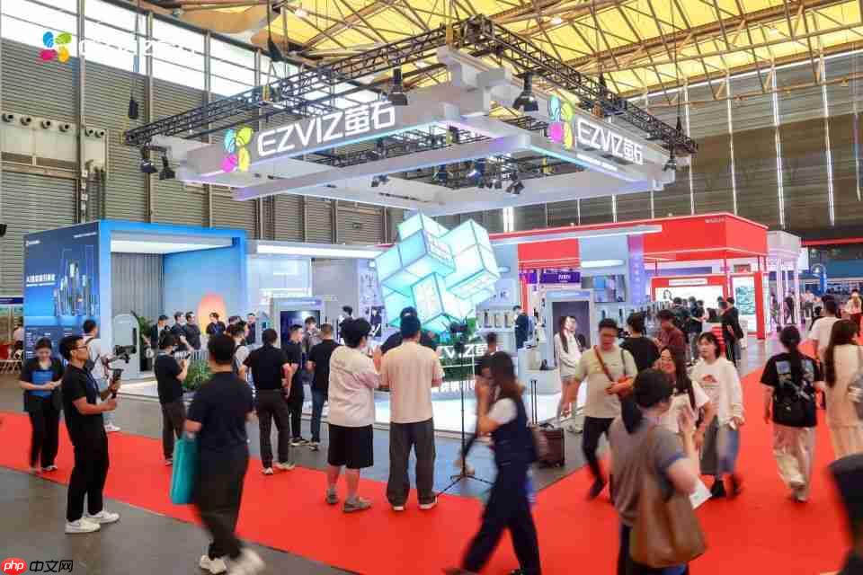 告别伪AI:萤石的「全域自研」,正在定义智能锁的下一站